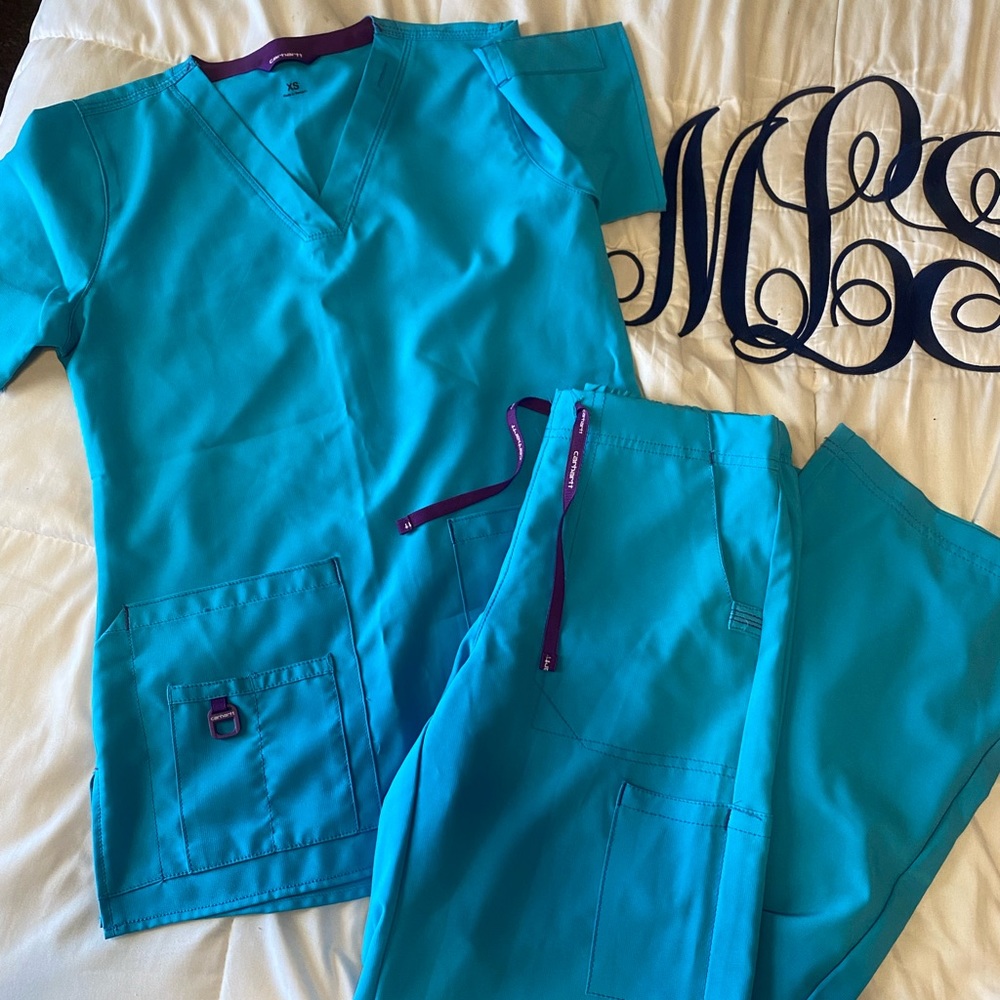 Women’s carhartt scrub set